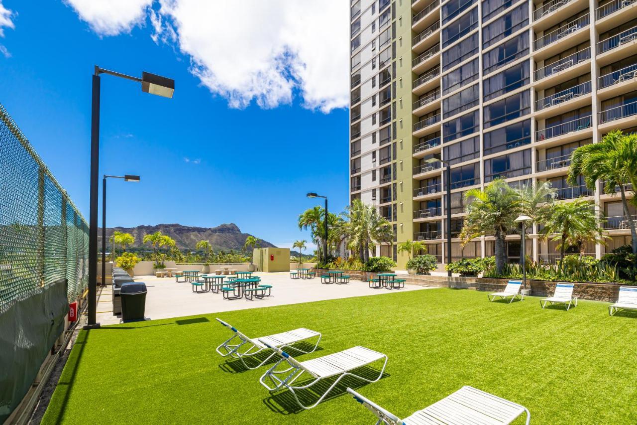 Newly Renovated 2 Bedroom Condo, 1 Block To Waikiki Beach, Free Parking Honolulu Exterior foto